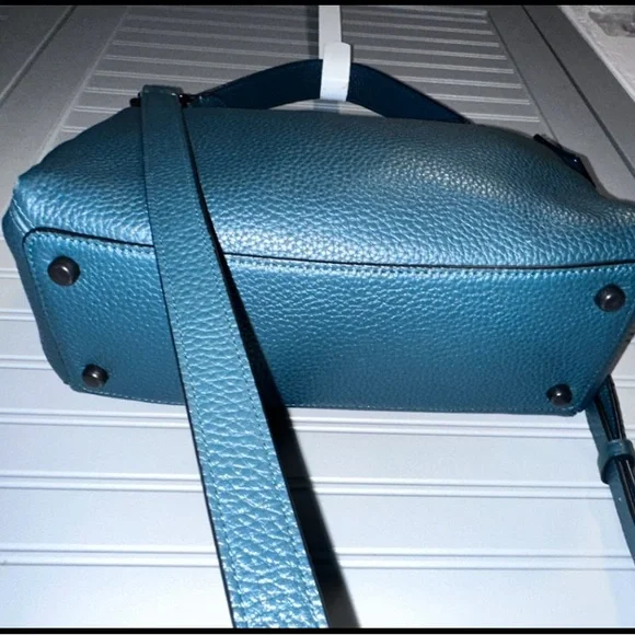 Coach Green Pebbled Leather Shay Crossbody Bag NWOT MSRP: $398.00